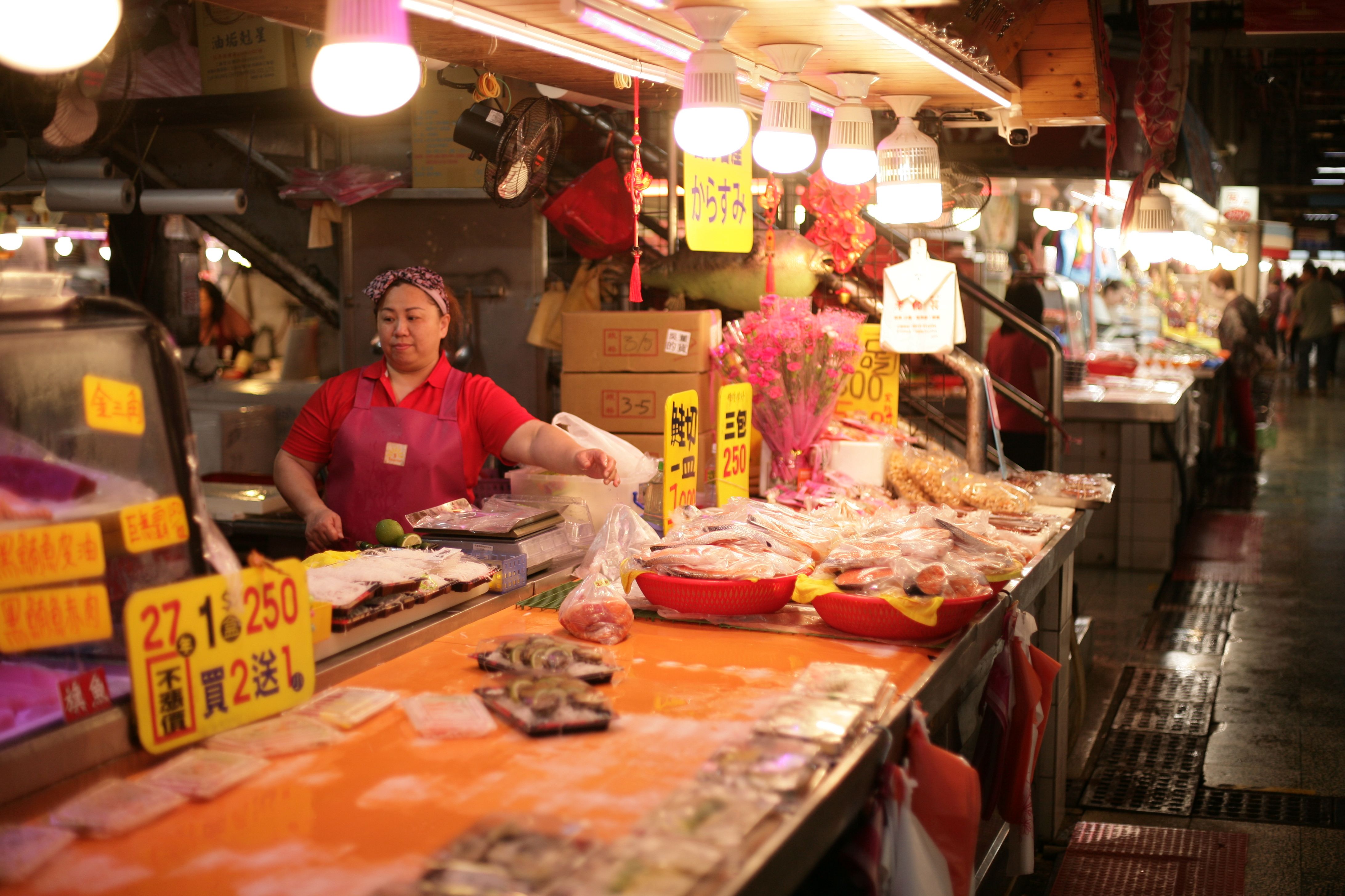 Late-Night Seafood Shacks See Steady Crowds Along Rockaway Beach Boardwalk