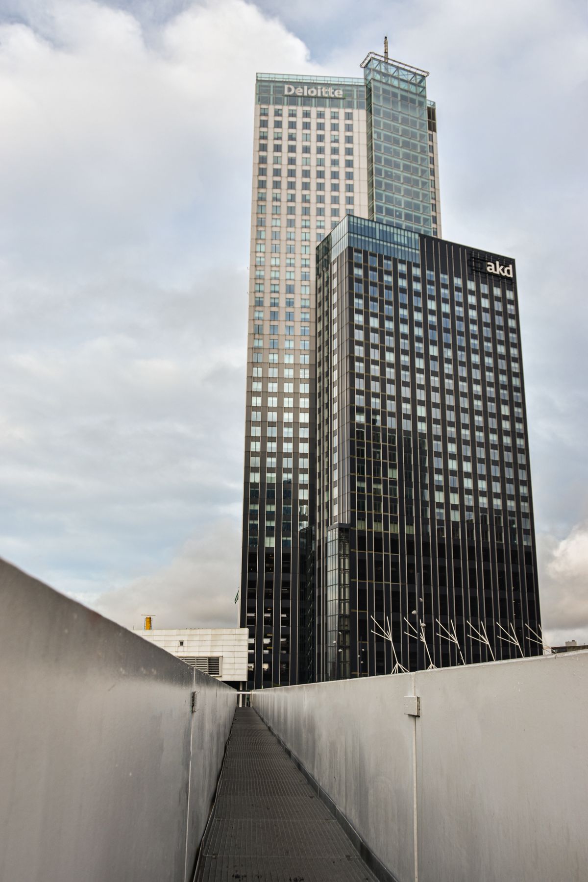 Corporate skyscrapers — large enterprise logistics