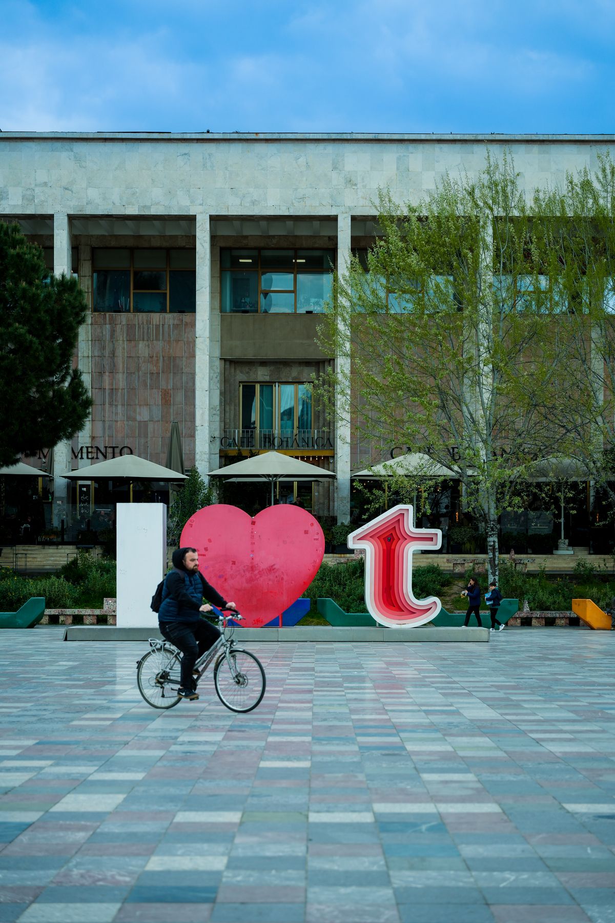 Vita quotidiana nel centro di Tirana, Albania