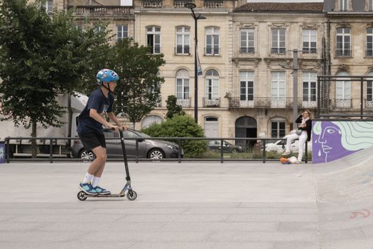 10 Canadian Youths Died in E-Scooter, E-Bike Crashes in 2025: What It Means for Ottawa