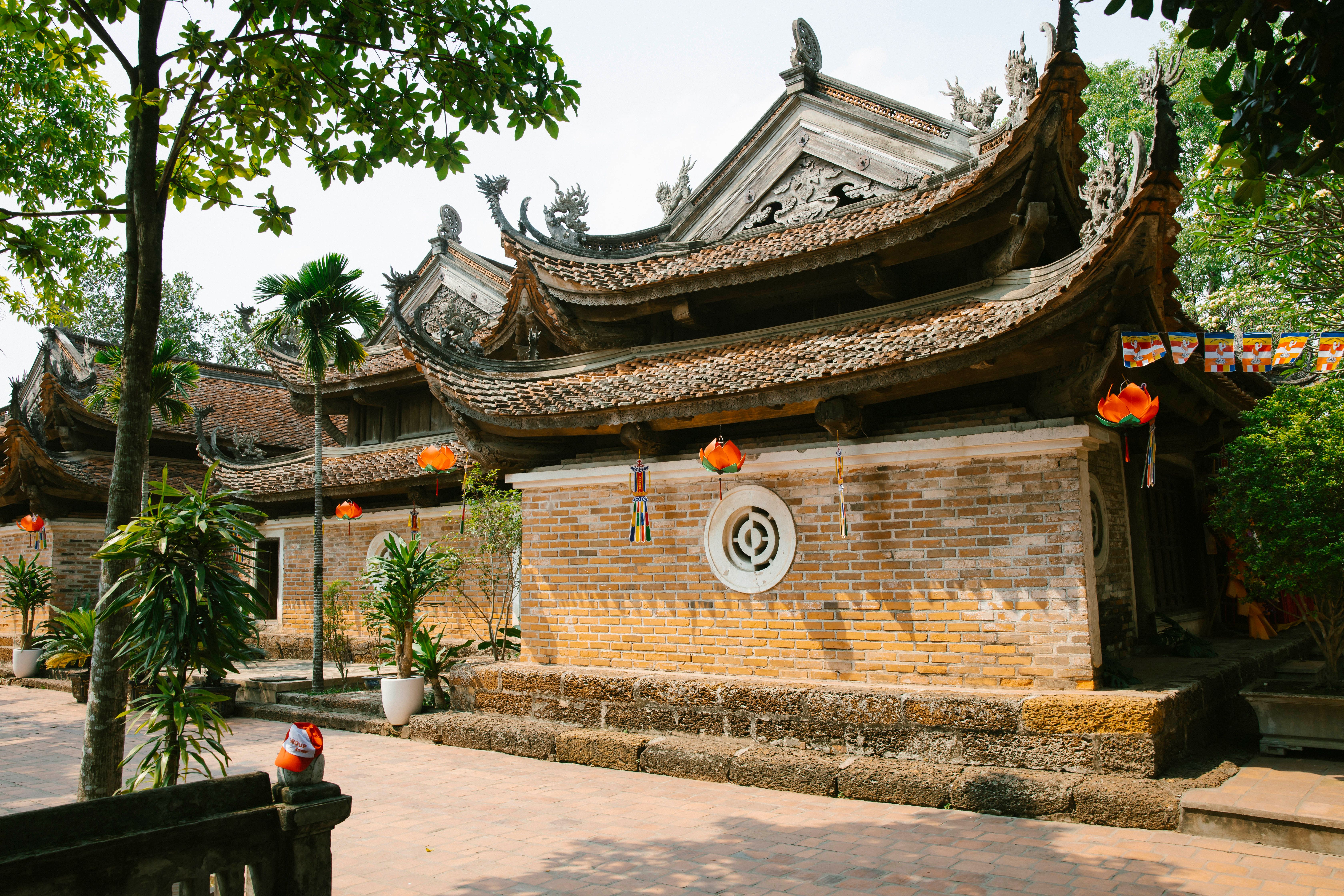 Traditional Vietnamese Temple Architecture in Sunlight · Free Stock Photo