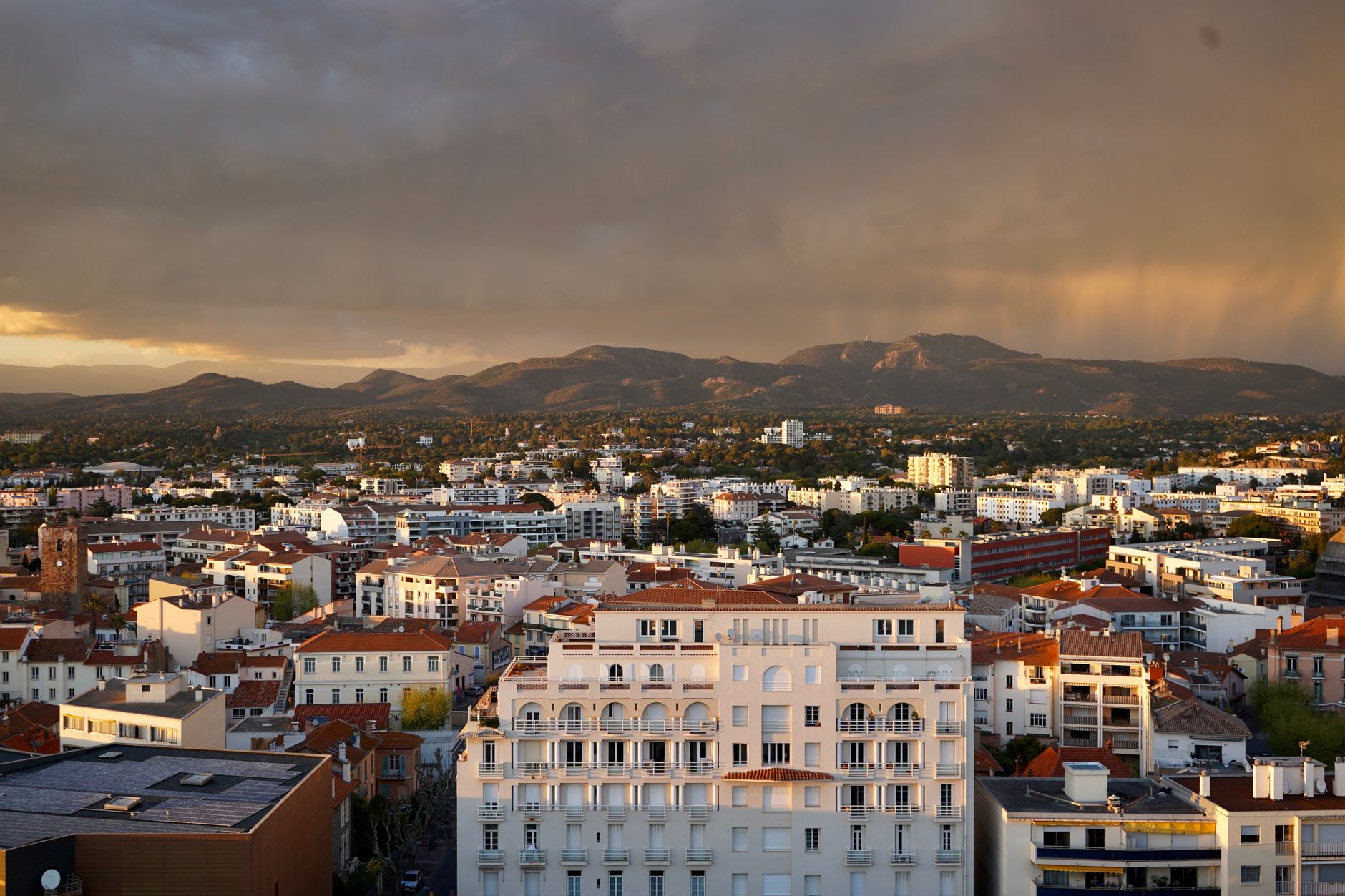 Airport transfers in Cannes Airport transfers in Cannes