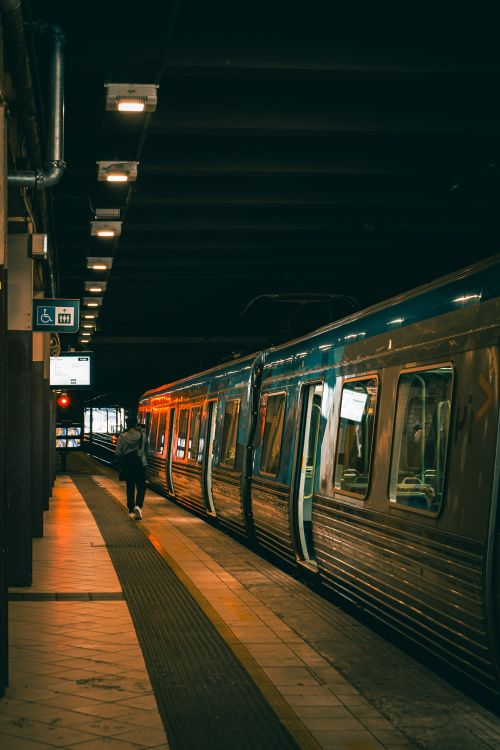 Free train on Flinders st station platform Stock Photo