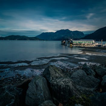 哈里森温泉的黎明宁静，湖光山色