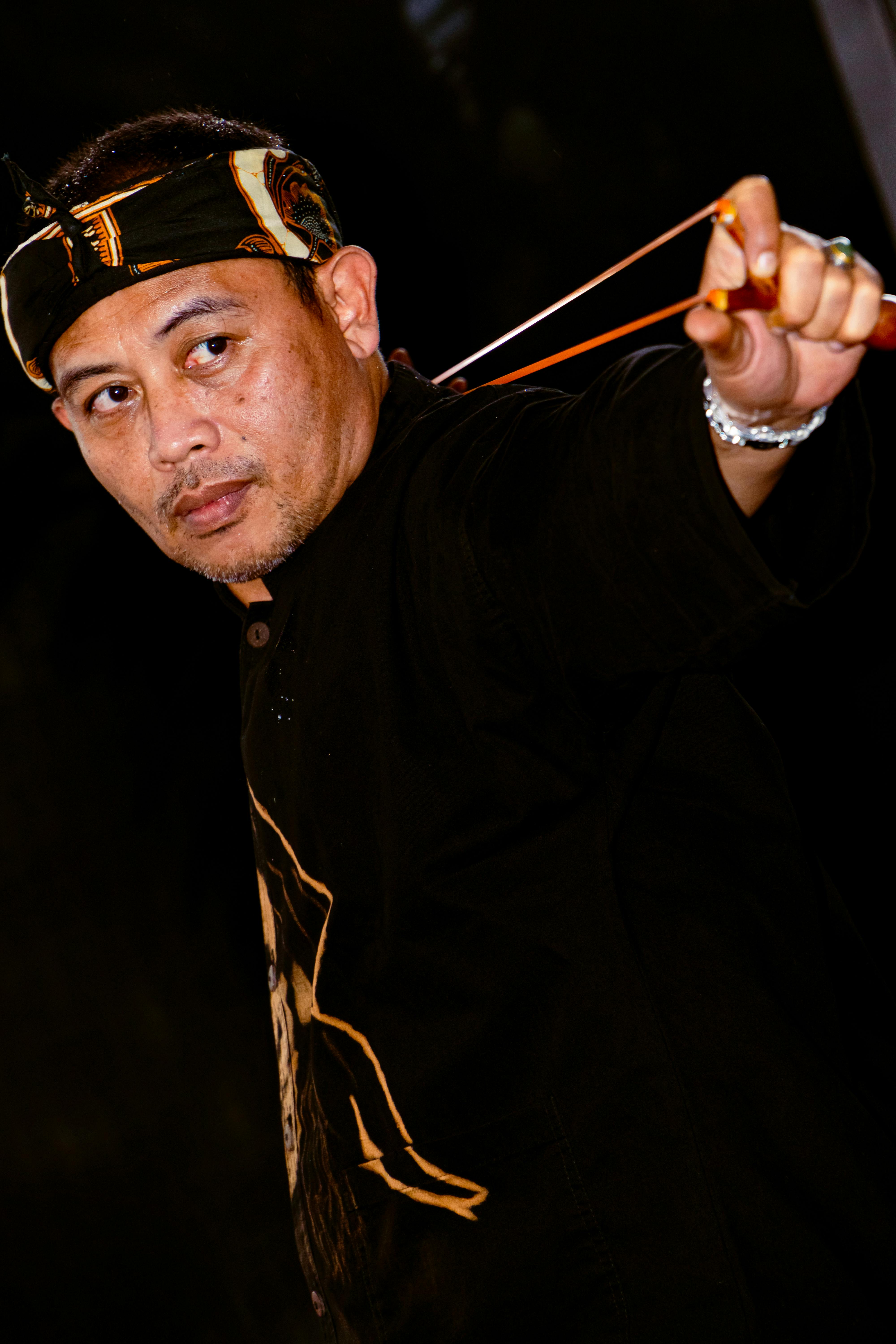 A man demonstrates traditional katapel skills in Jawa Barat, showcasing cultural heritage.