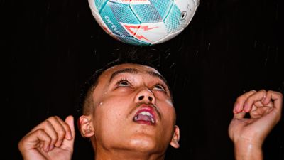 Last-Minute Winner Sends Hosts Through