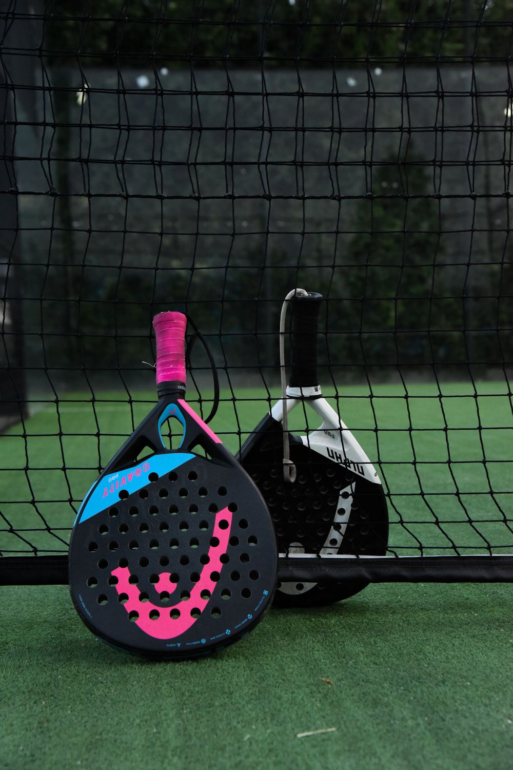 Head Motion Pro Padel-Schläger auf dem Tennisplatz
