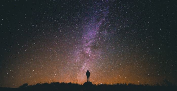 Cielo nocturno lleno de estrellas