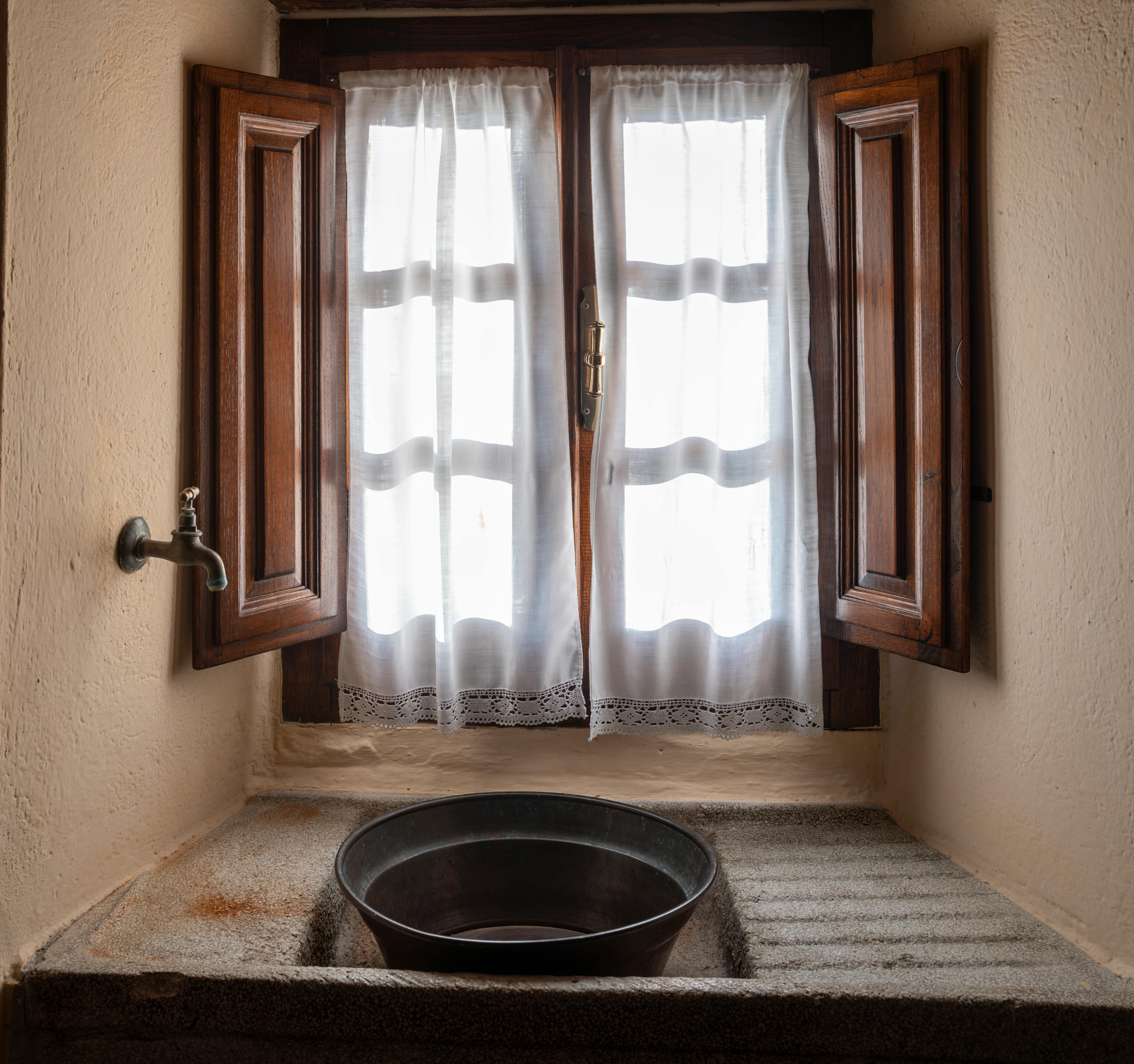 The Fascinating History Behind Vintage Home Decor Trends