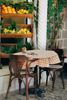 Charming outdoor café table setting with citrus display in Diyarbakır, Türkiye.
