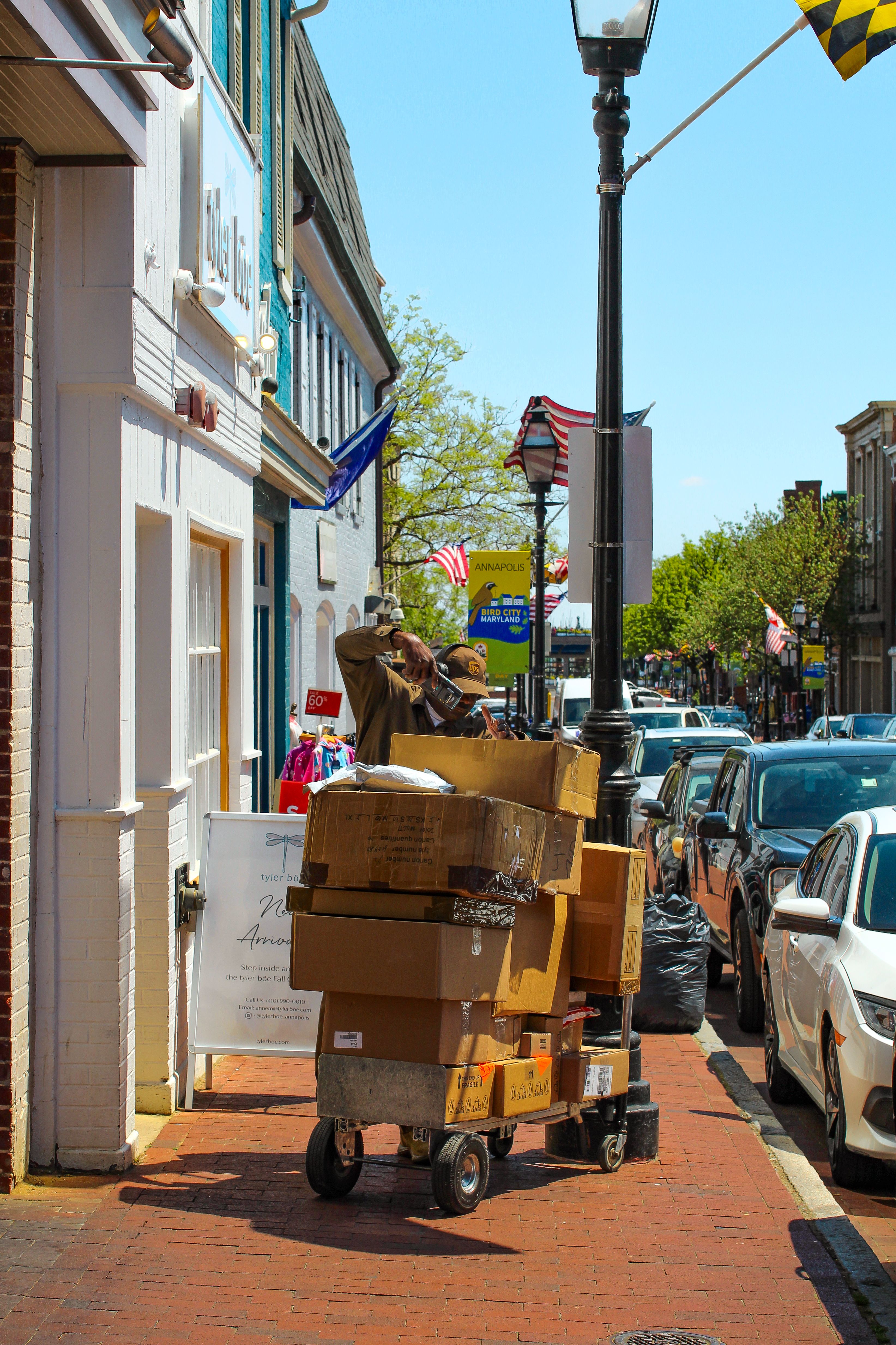 Busy Annapolis Street with Delivery Worker in Spring · Free Stock Photo