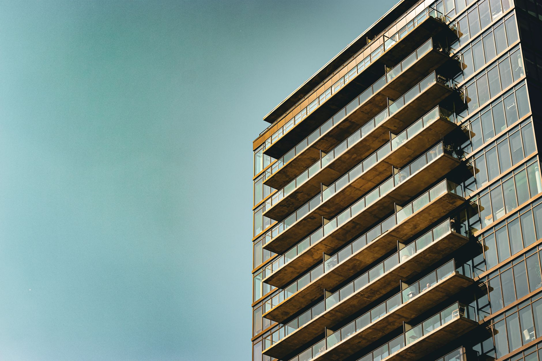 Cortina de vidro em sacada de apartamento — vidraçaria em Gravataí