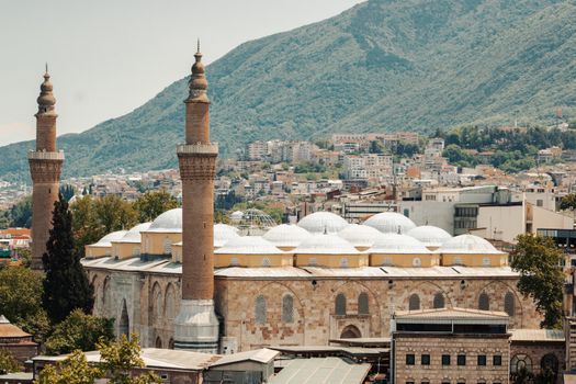 Stunning view of Ulu Cami Mosque with surrounding cityscape in Bursa, Türkiye.