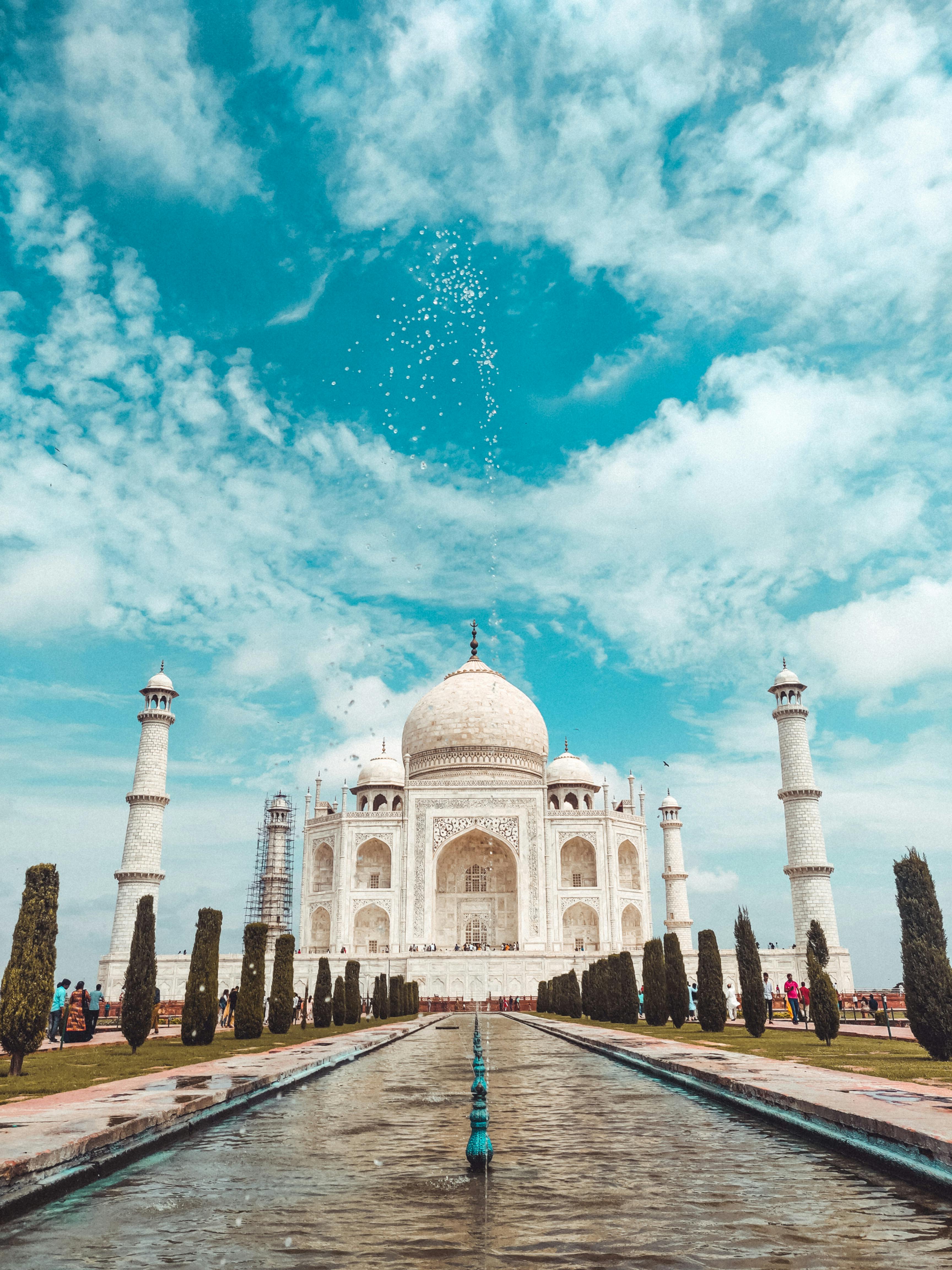 taj mahal during daytime