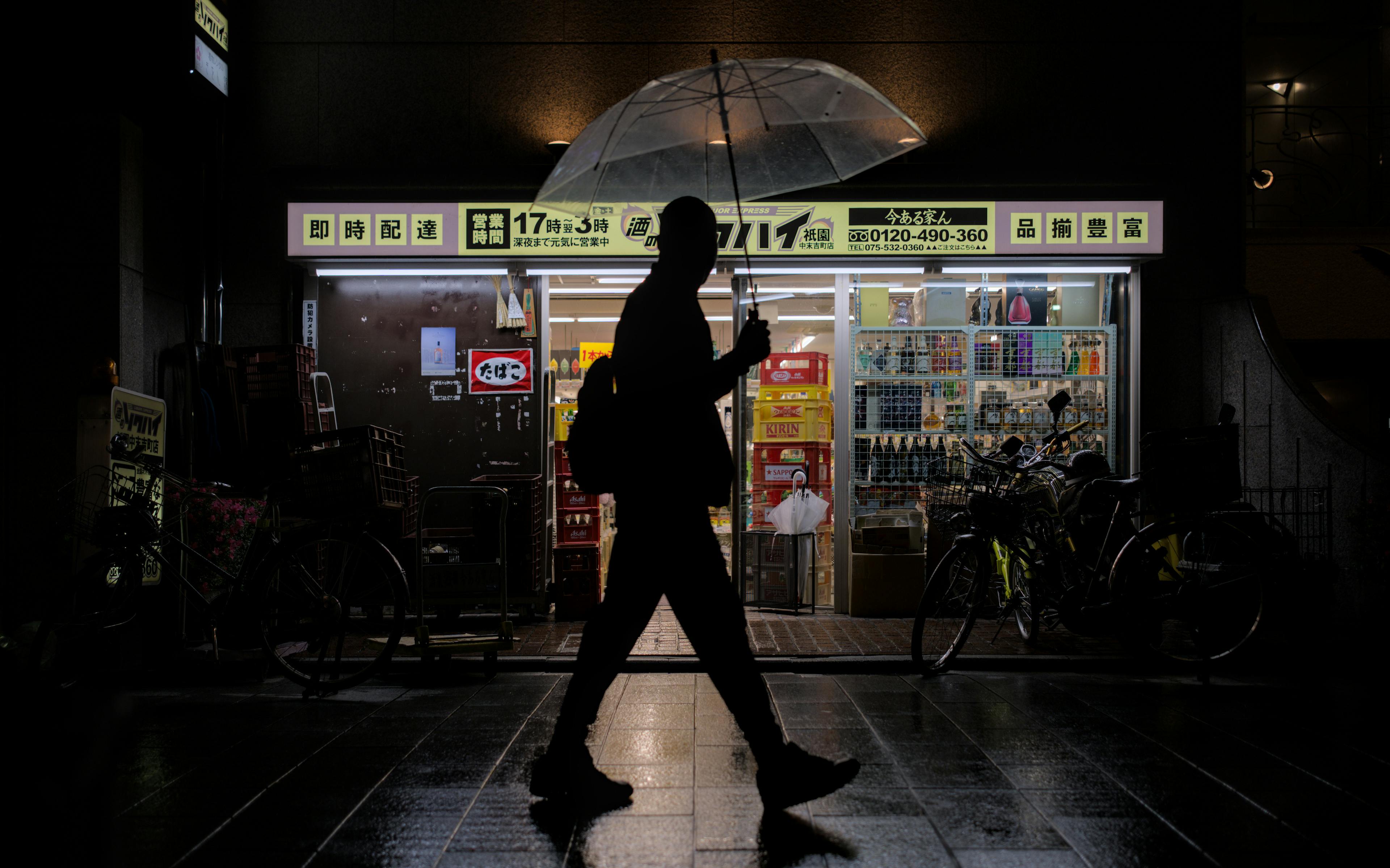 6 Creative Street Photography Ideas You Can Do With Your Phone — Photo by Julien on Pexels