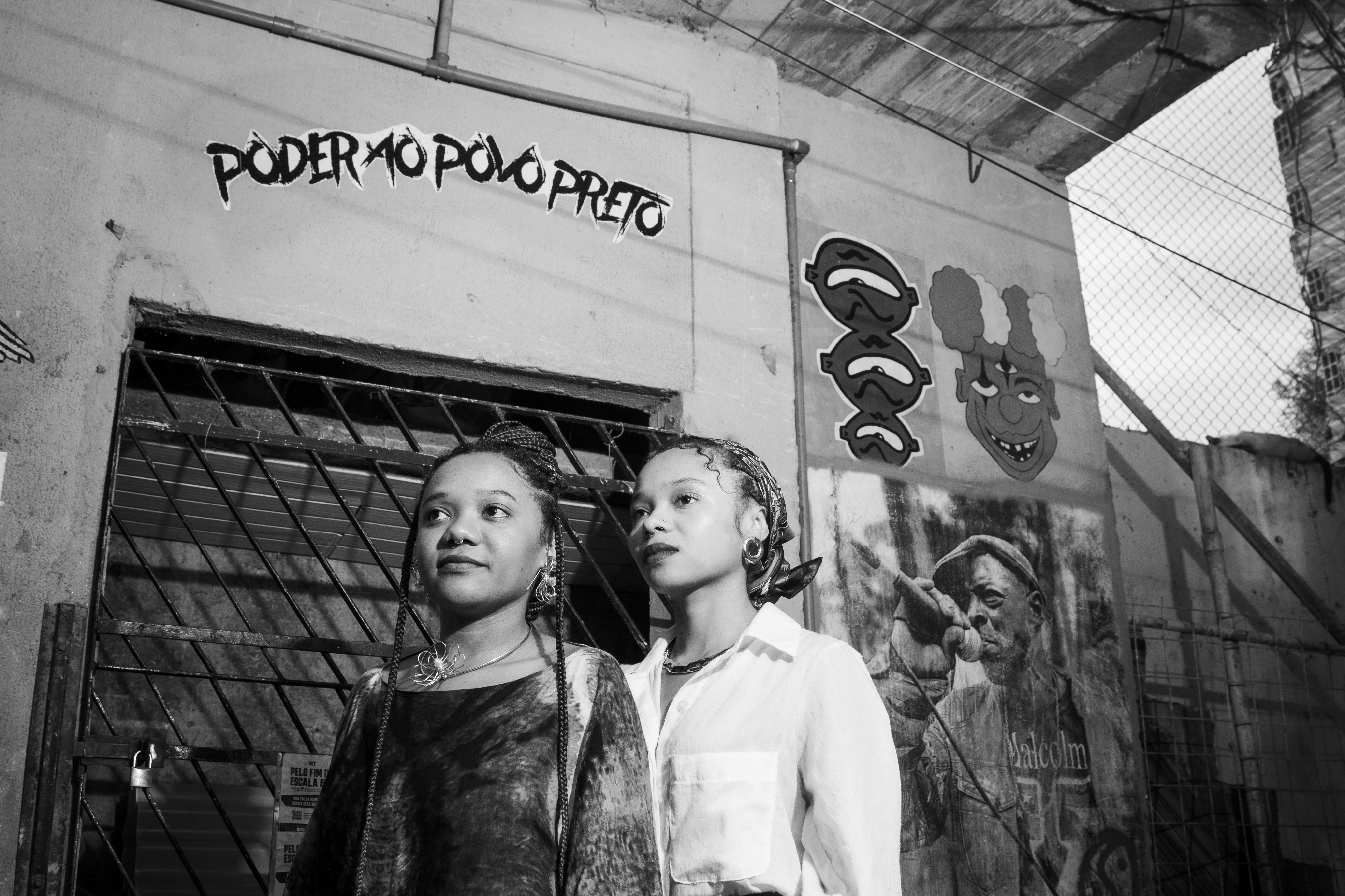 Imajen iha sala teatru ne'ebé hatudu mudansa no poder