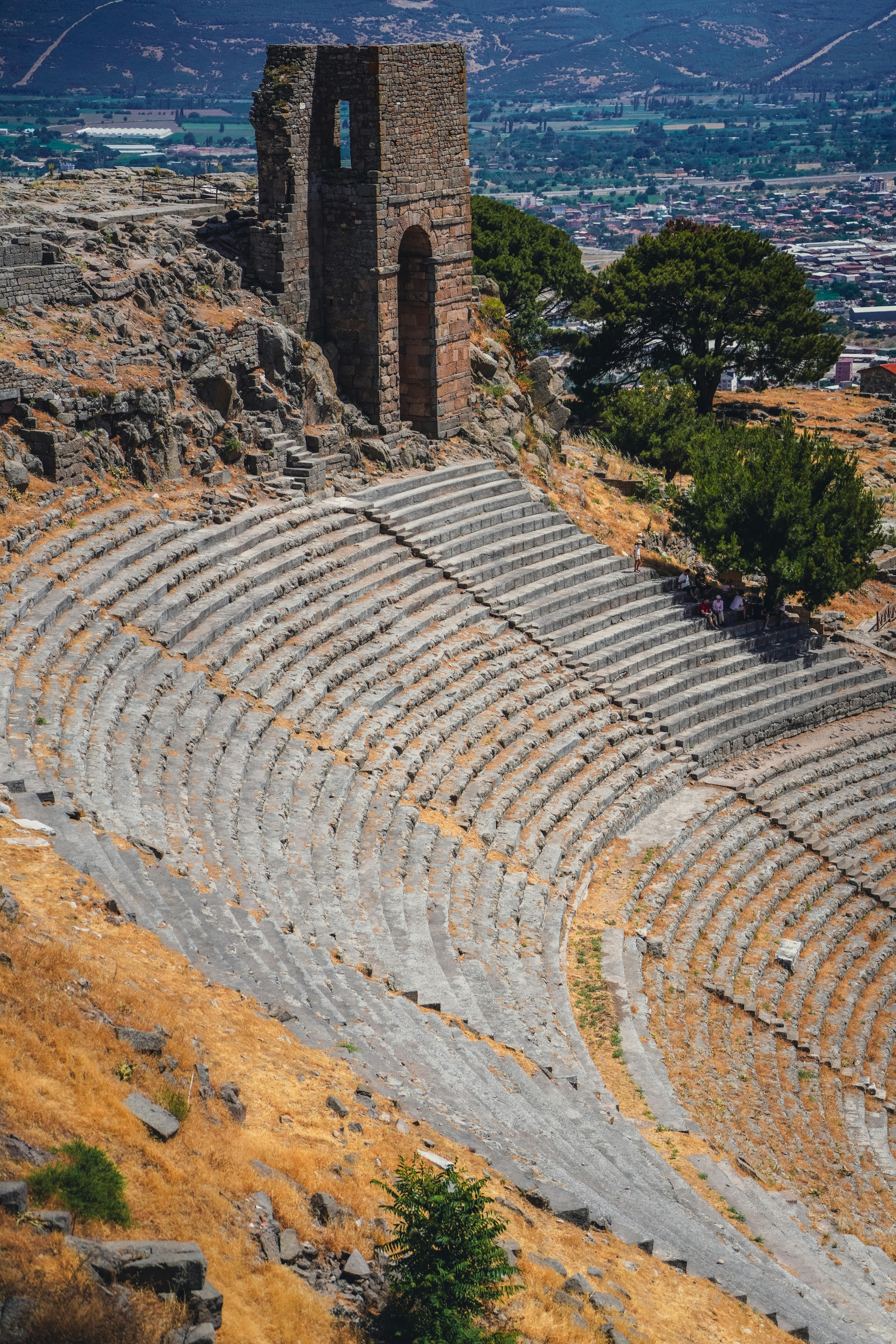 Ücretsiz Türkiye'nin Ege bölgesinde bulunan tarihi Roma amfi tiyatrosu kalıntılarını keşfedin. Stok Fotoğraflar