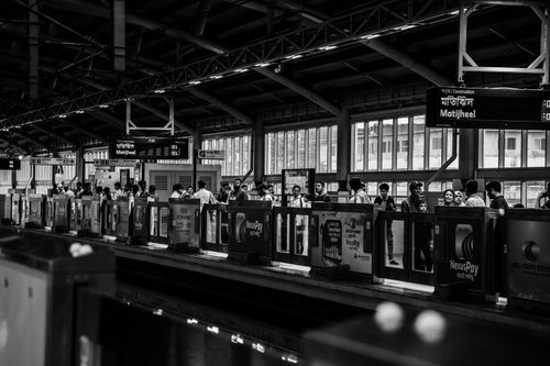Free A bustling metro platform in Dhaka, Bangladesh, captures daily city life in monochrome. Stock Photo