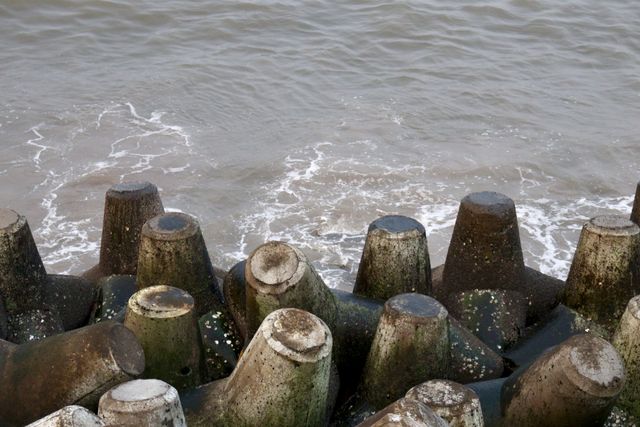 Photo: Fahad Puthawala Concrete breakwaters along Marine Drive, Mumbai