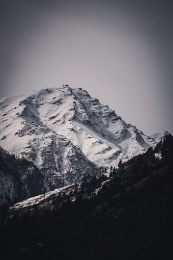 Snow-streaked face at dusk, photo by urtimud.89 on Pexels