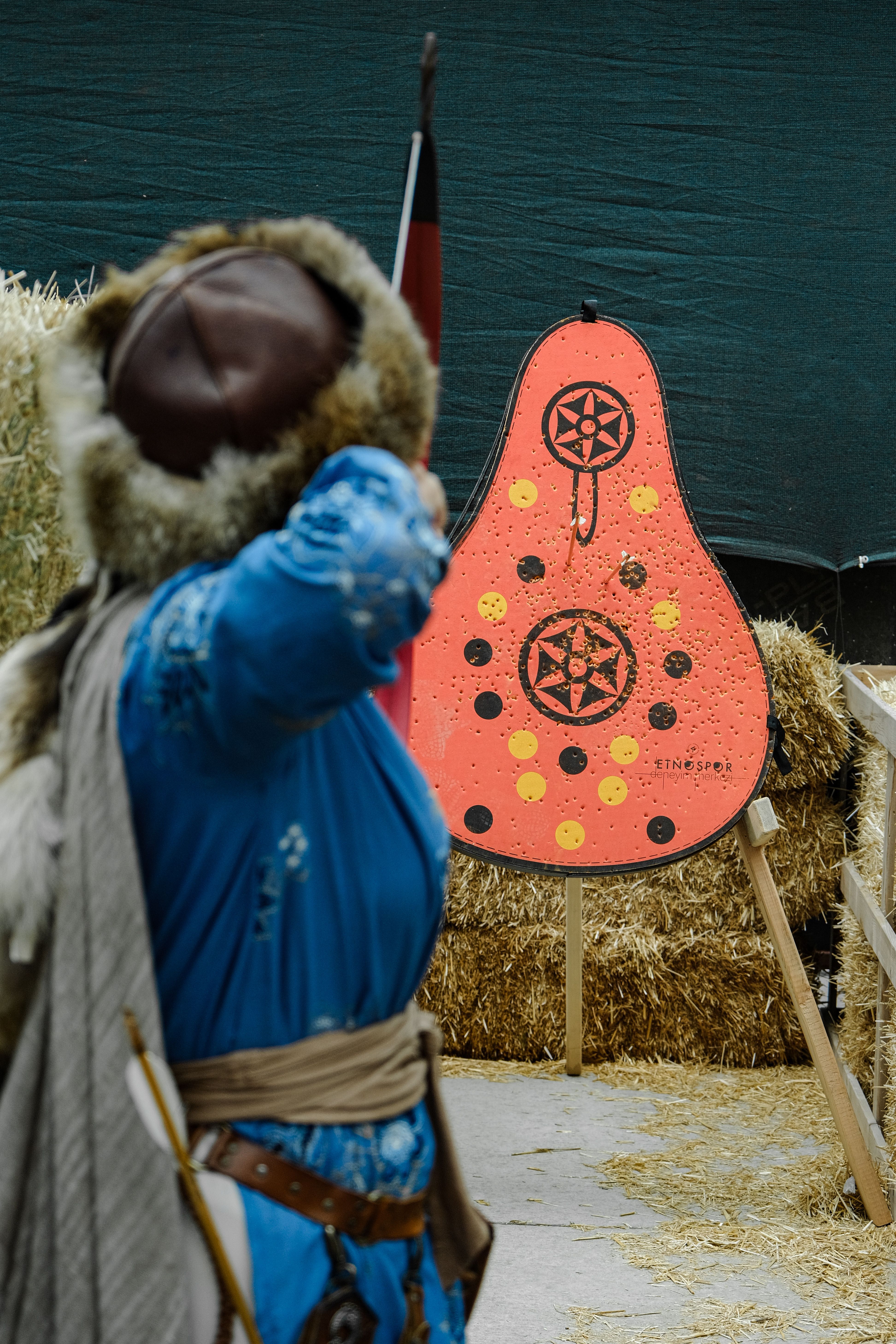 Traditional Archer Aiming at Colorful Target · Free Stock Photo