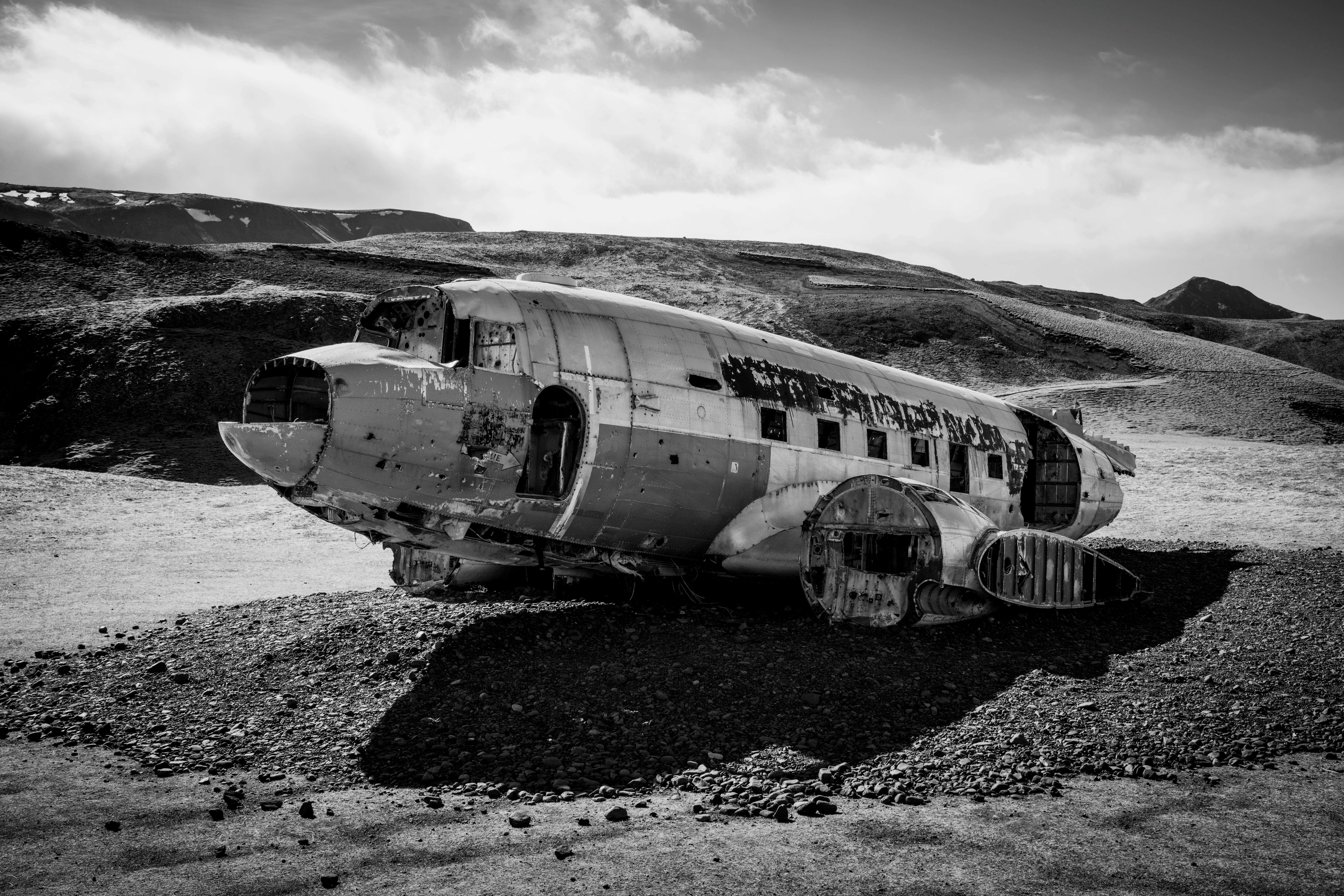 Expoziție remarcabilă despre avioane și aviatori din Bistrița-Năsăud la Muzeu, cu dezvăluiri inedite despre avionul sovietic prăbușit în Munții Rodnei în 1944