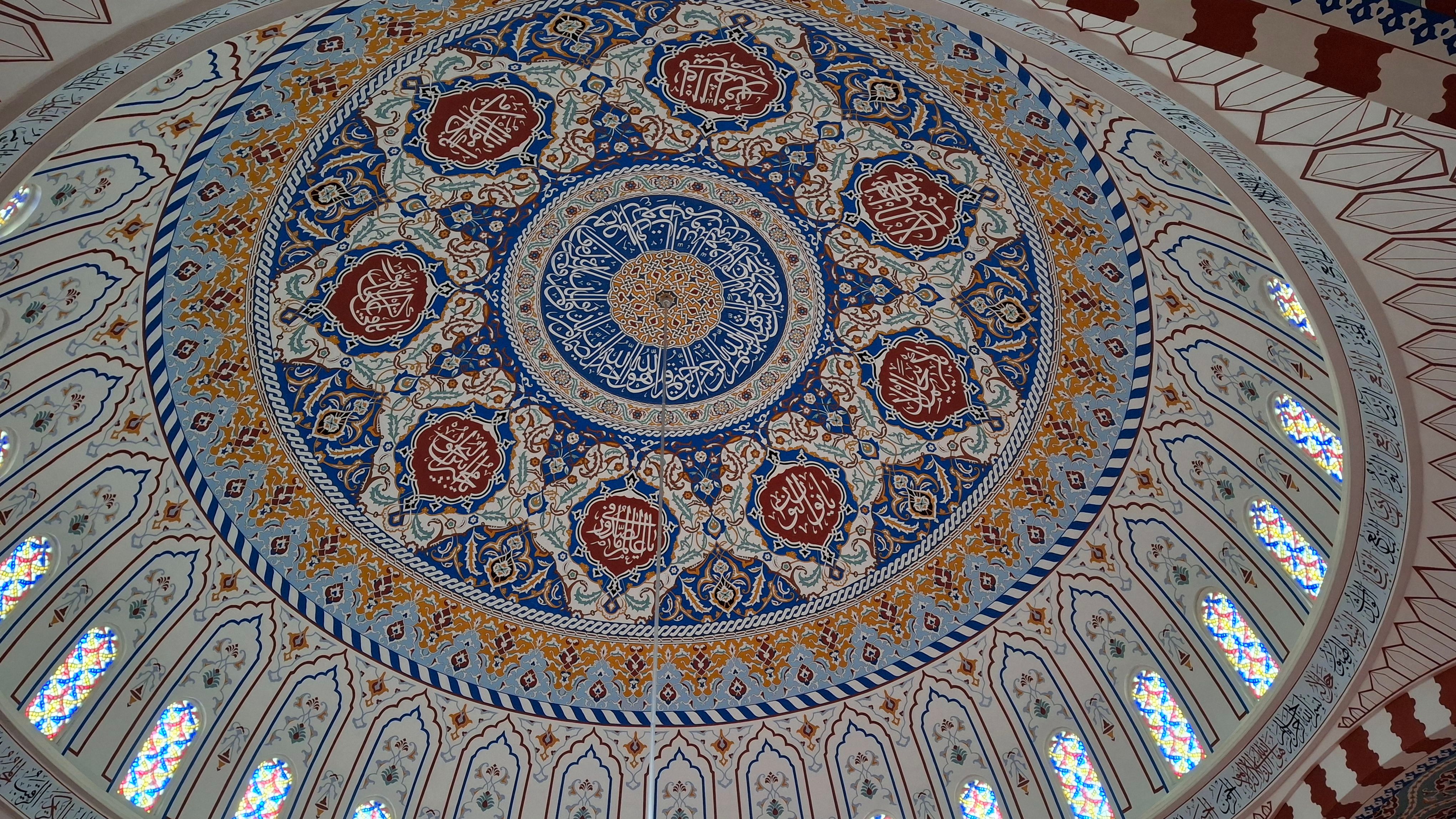 Ornate Islamic Dome with Intricate Arabic Calligraphy · Free Stock Photo