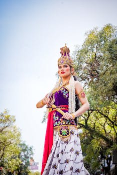 Deepika Padukone involved in a Bollywood script leak scandal.  News report image.  Bollywood news, script leak.