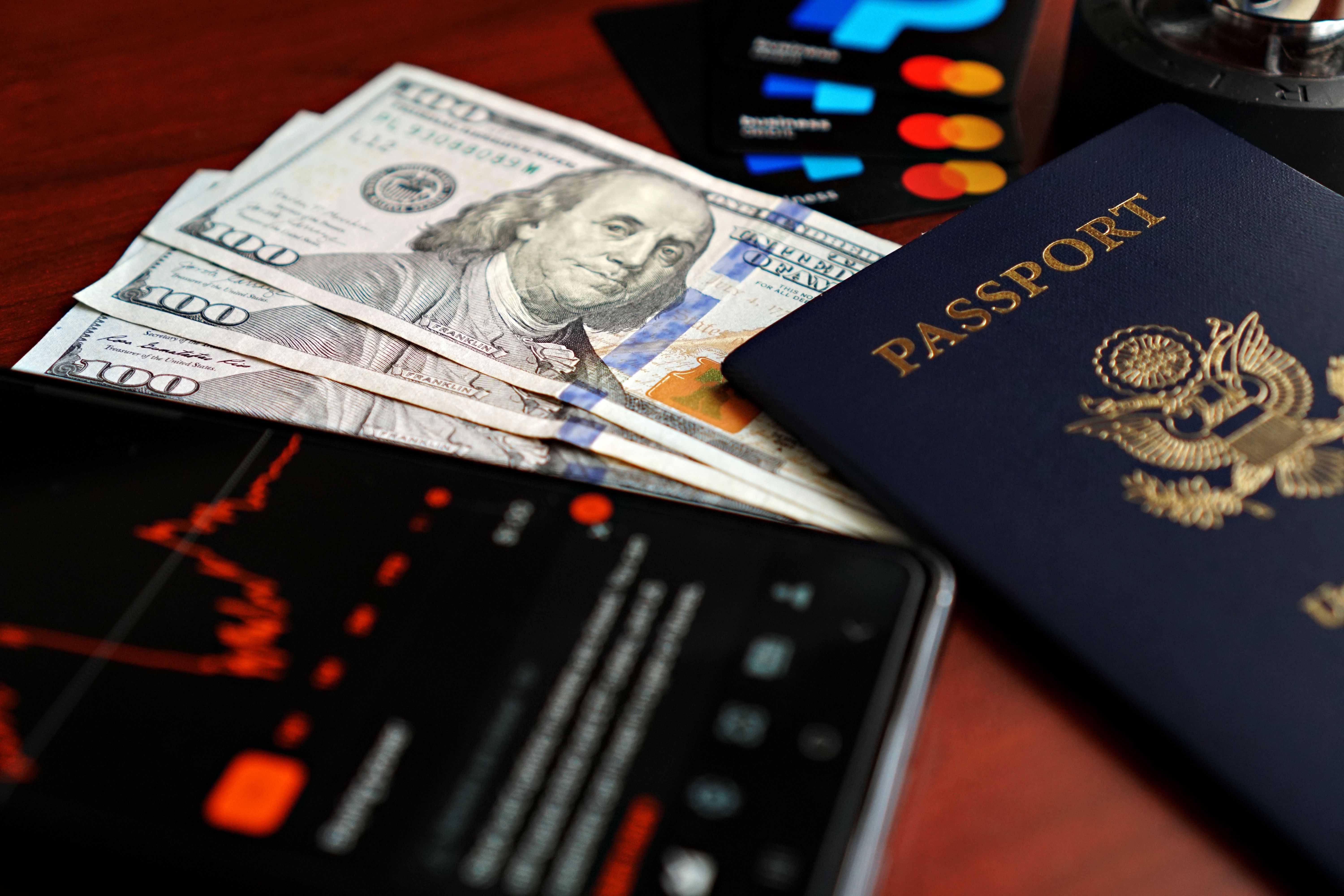 Gratis Pasaporte Estadounidense, Tarjetas De Débito Y Acciones Foto de stock