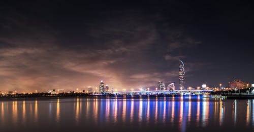 Free View of City at Waterfront Stock Photo