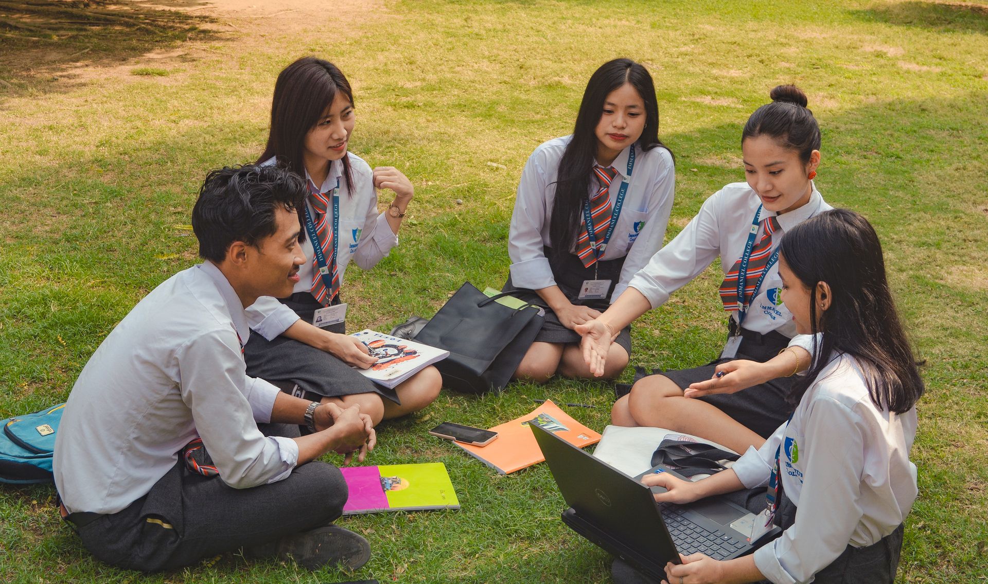 Students collaborating together on campus.