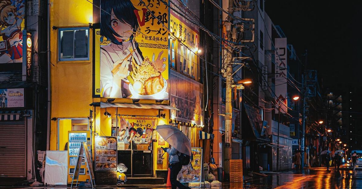 东京台东区的雨夜,充满活力的街道 · 免费素材图片