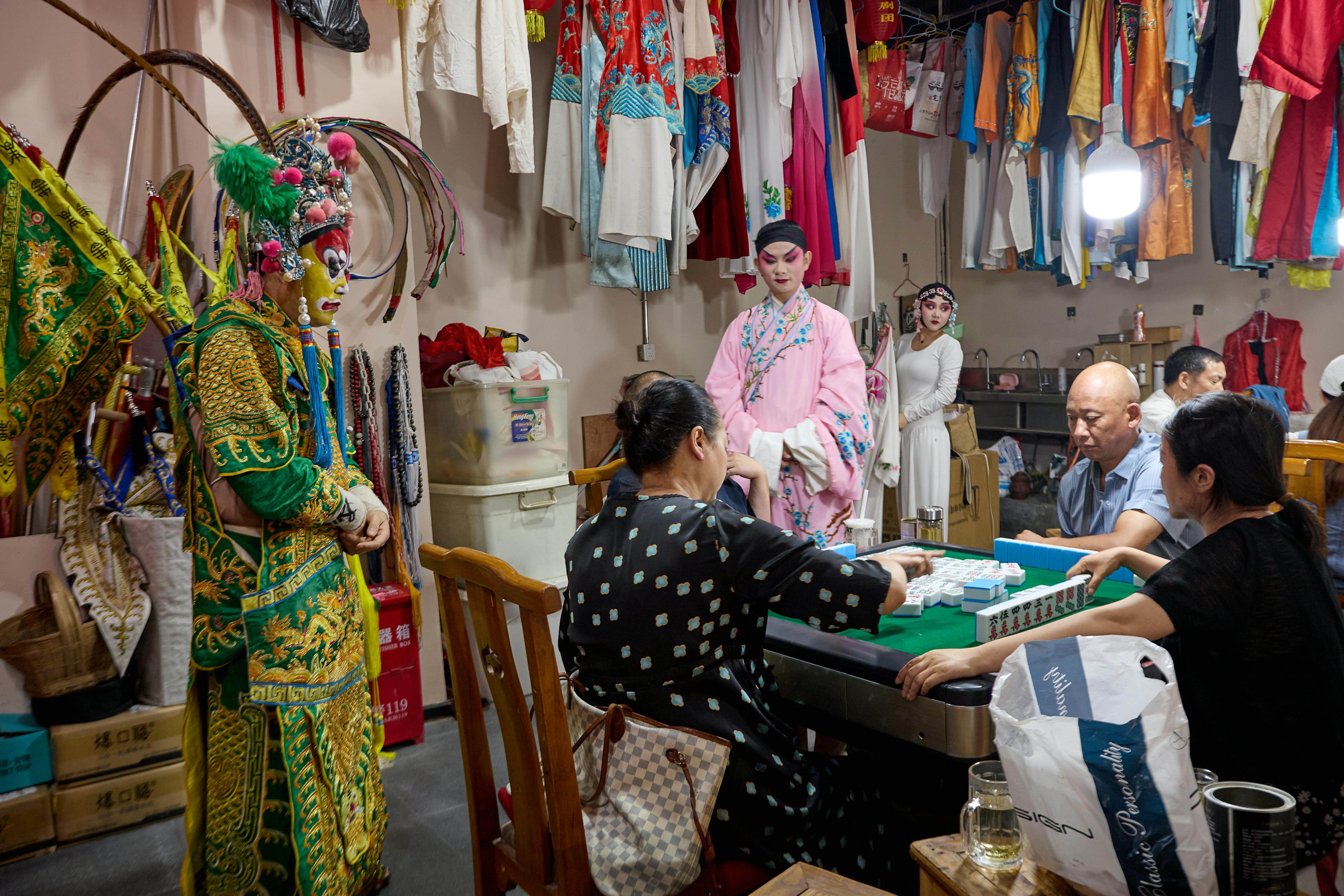 Legendary Actor Life Stories: Inspiring Journeys Behind the Curtain