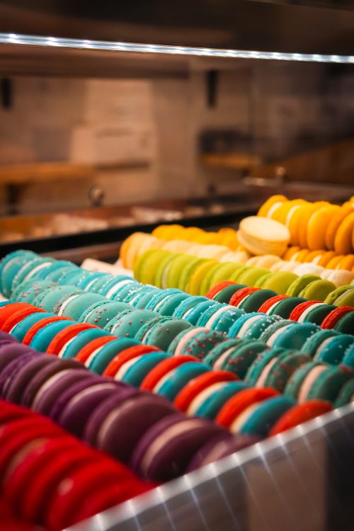 Free Vibrant macarons arranged in a Brugge bakery showcase a spectrum of flavors. Stock Photo