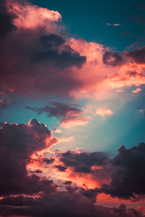 Фотография облаков на рассвете