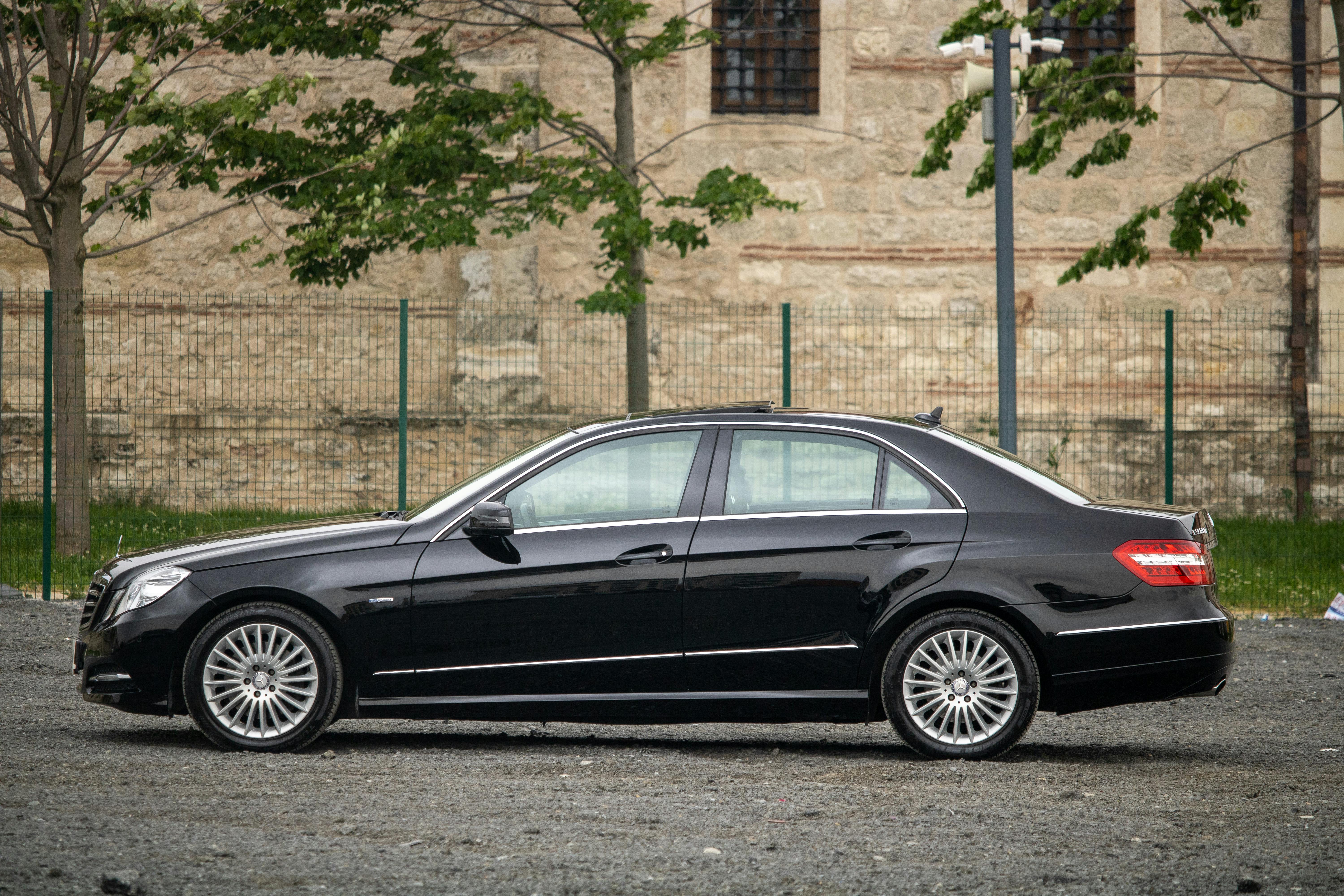 Luxury Fragrance Investments: A Guide to Elegance and Profitability