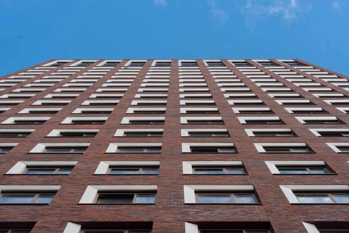 student moves in Studley — Loaded properly: blankets, straps and a plan in Studley