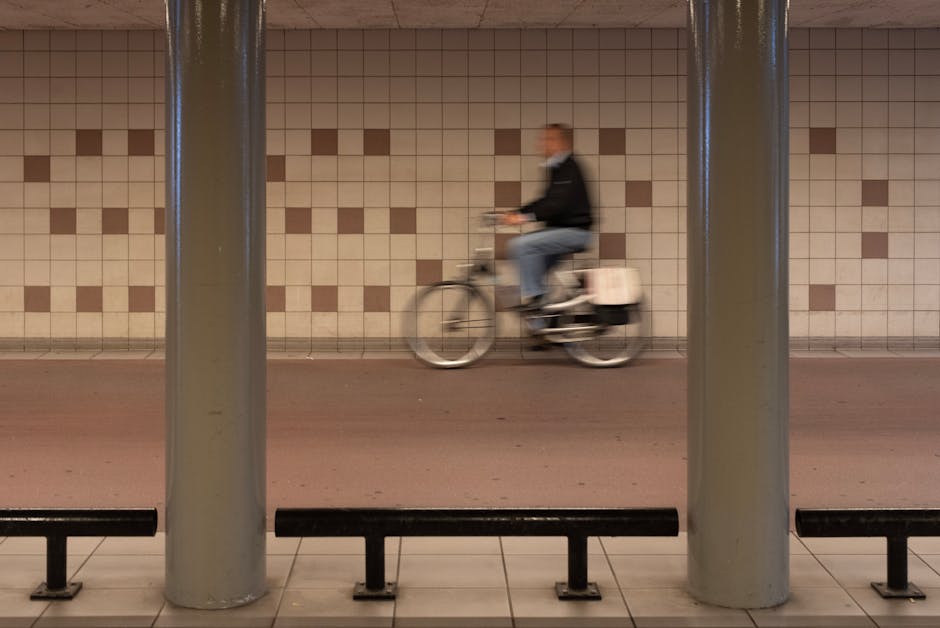 Electric Scooters vs Bikes: Which Is the Better Commuting Choice?