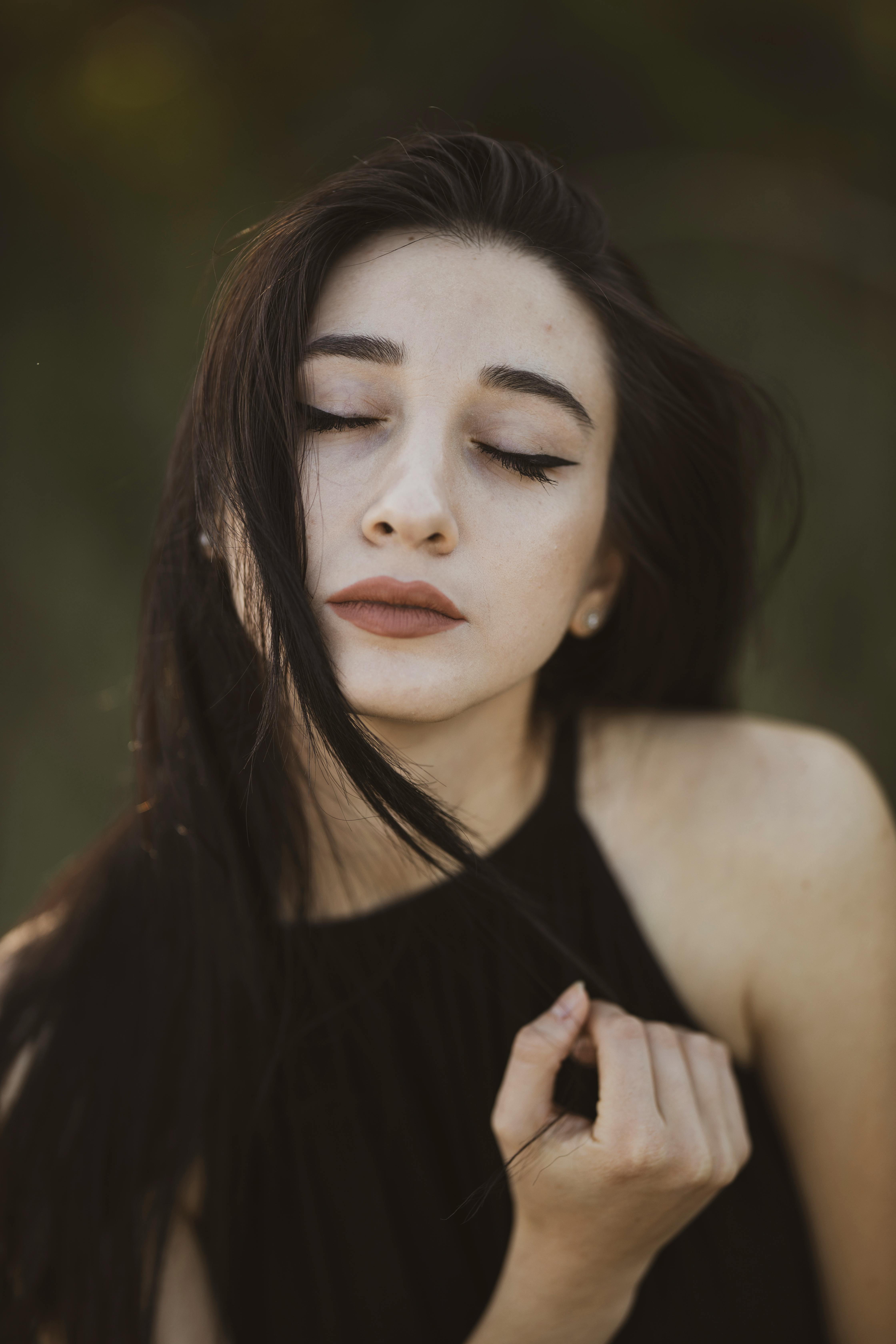 Photo gratuite de cheveux courts, cheveux foncés, cheveux noirs