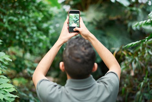 Selectieve Aandacht Foto Van Man Foto Met Smartphone