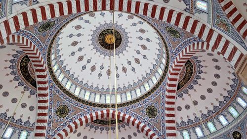 Free Stunning view of a mosque ceiling featuring intricate Islamic patterns and geometric designs. Stock Photo