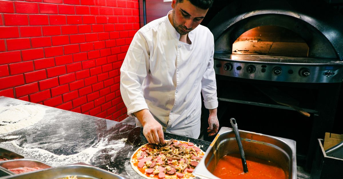 Why Your Homemade Pizza Lacks That Perfect Crisp (And The Simple Pro-Secrets That Deliver Pizzeria-Quality Crunch Every Time)