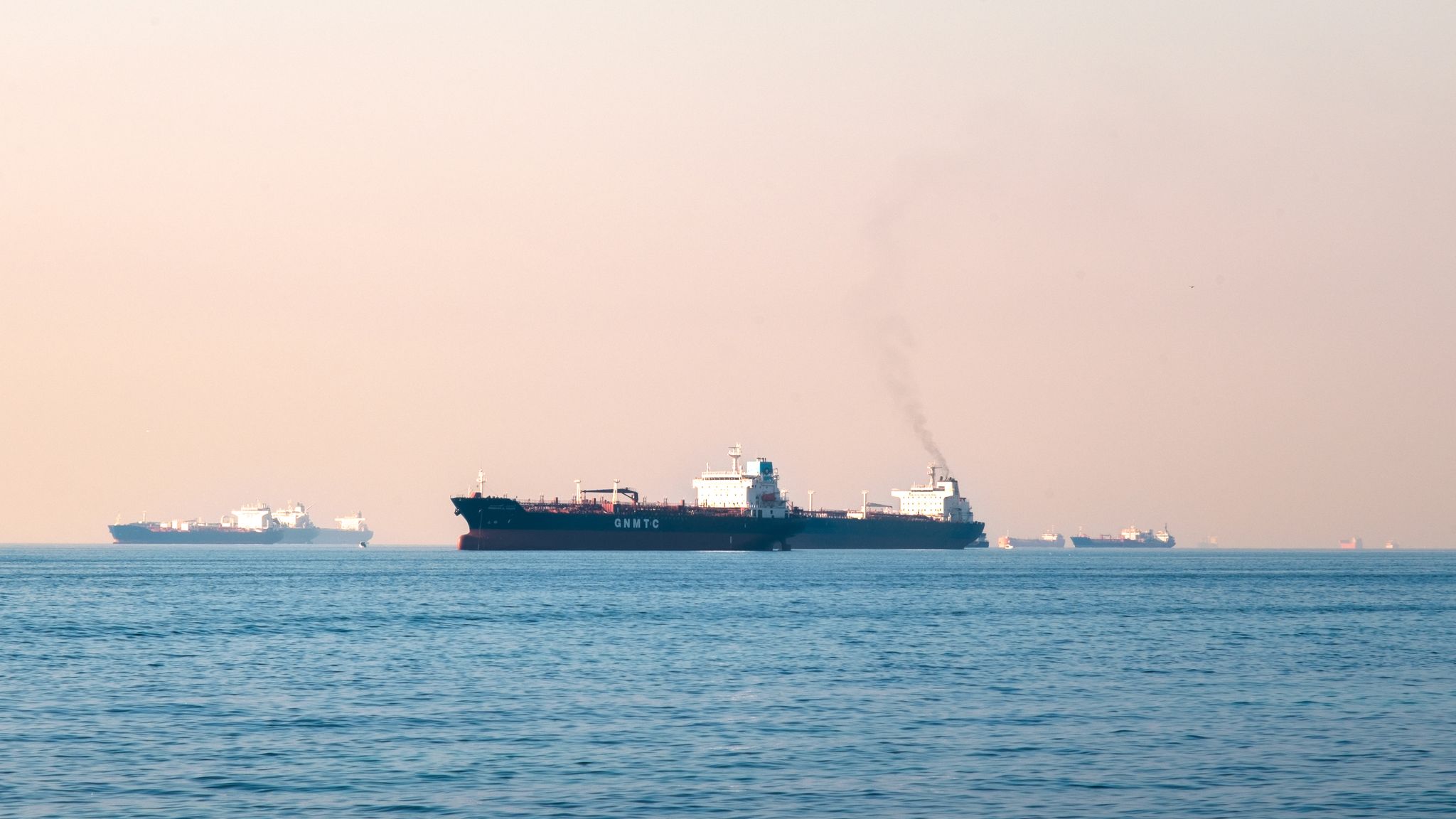 Iran gaat servicekosten heffen in Straat van Hormuz