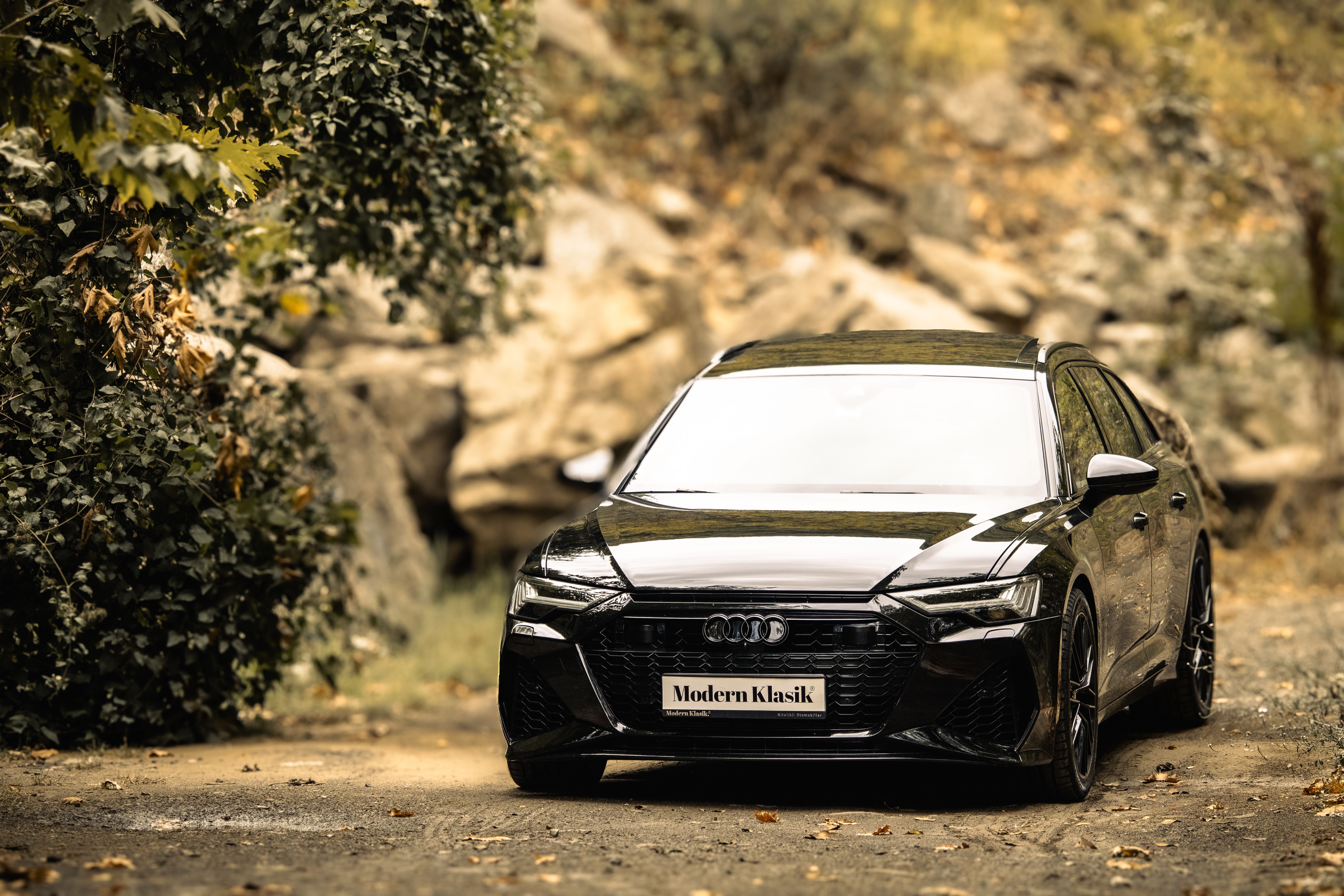 Luxury Black Car in Scenic Autumn Setting · Free Stock Photo
