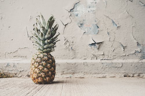 Kostnadsfria Kostnadsfri bild av ananas, betong, frukt Stock foto