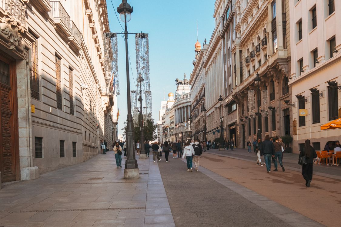 Bustling European Street with Historic Architecture · Free Stock Photo