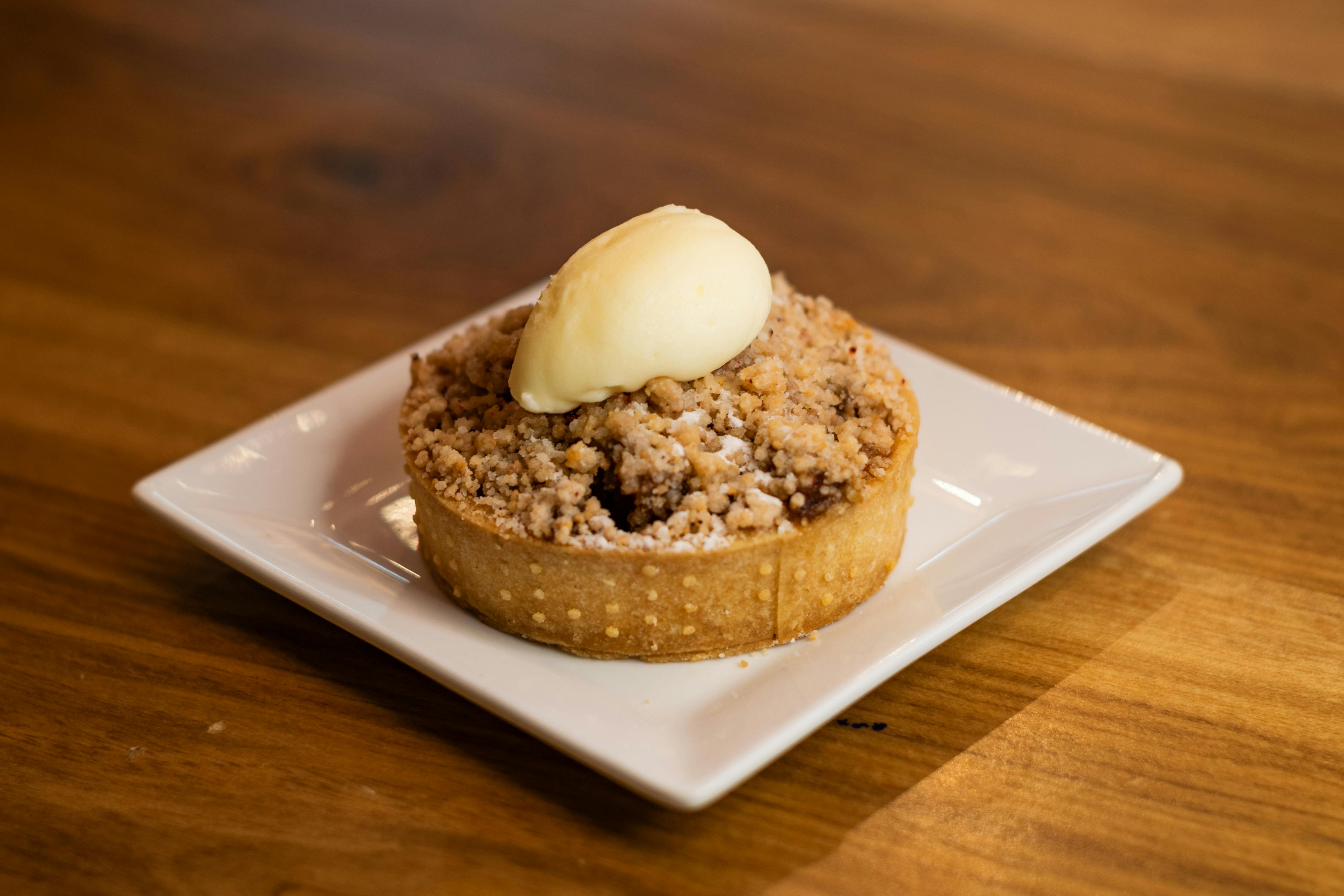 Crumble de Maçã e Canela com Sorvete