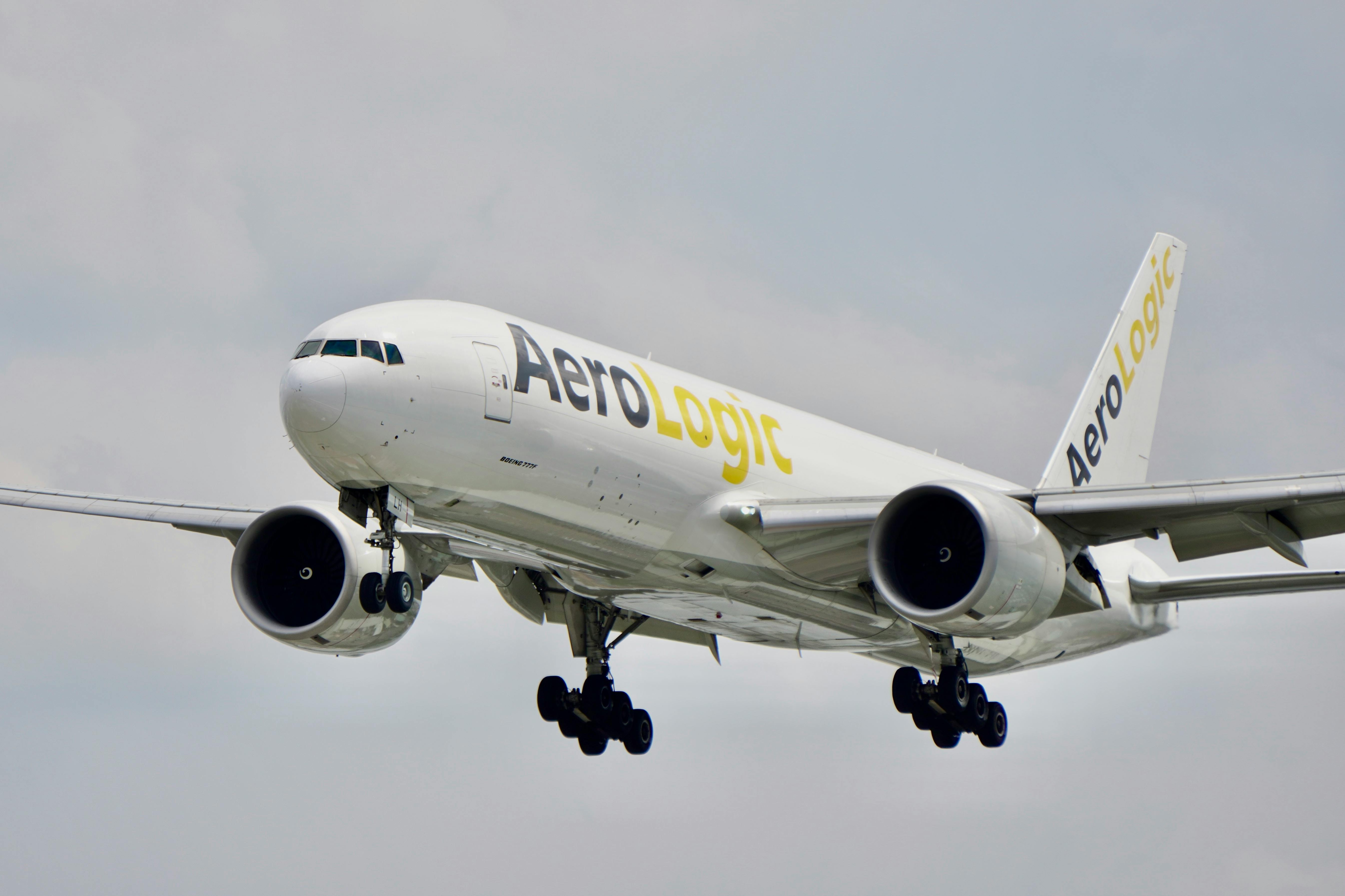 travel logistics jobs travel logistics meaning — Photo by Tuan Vy  Spotter on Pexels