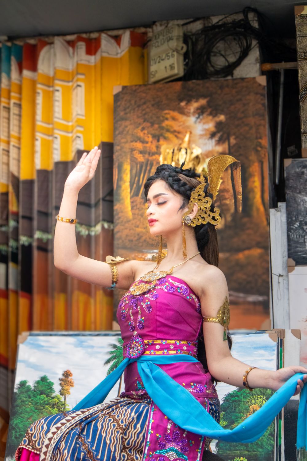 Traditional Indonesian Dance Performance in West Java · Free Stock Photo
