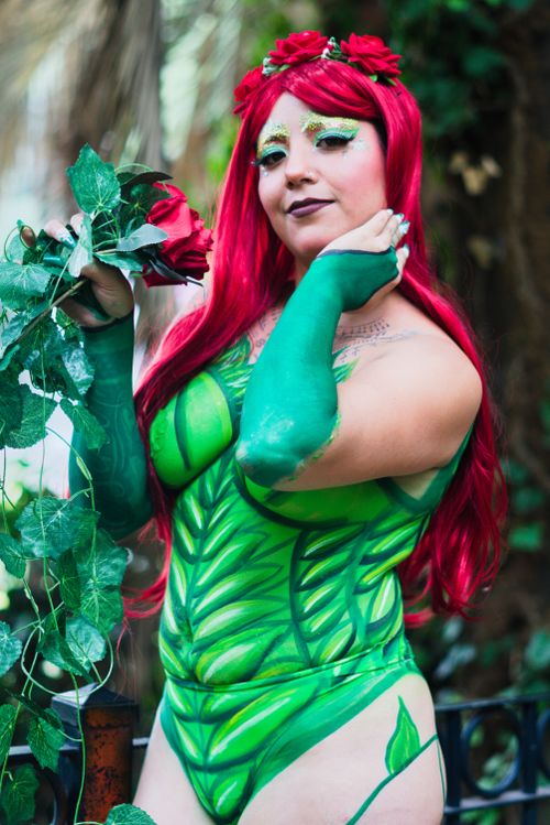 Free Colorful cosplay portrait with a nature-inspired costume in an outdoor setting. Stock Photo